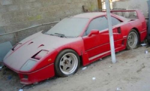 Ferrari_F40-abandoned-in-dubai